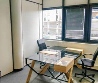 Bureau privé 15 m² 4 postes Coworking Rue Victor Lagrange Lyon 69007 - photo 1